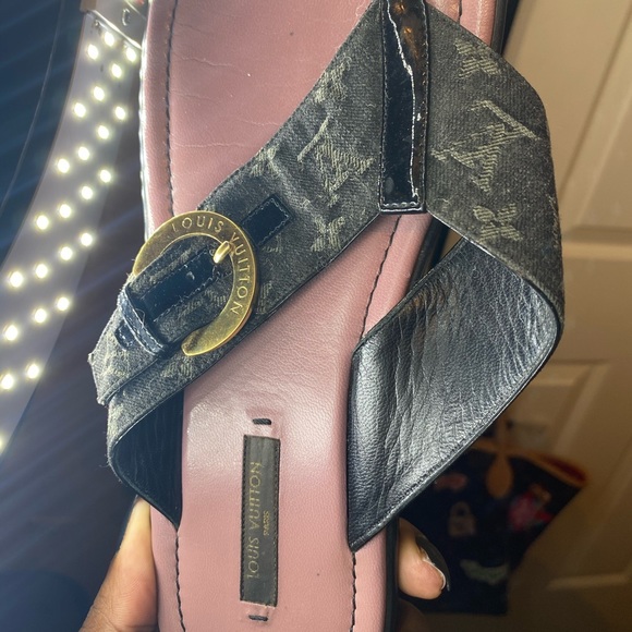 Louis Vuitton Sandals - Picture 2 of 2
